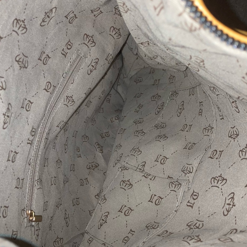 Backpack not sure of the brand name on this bag.